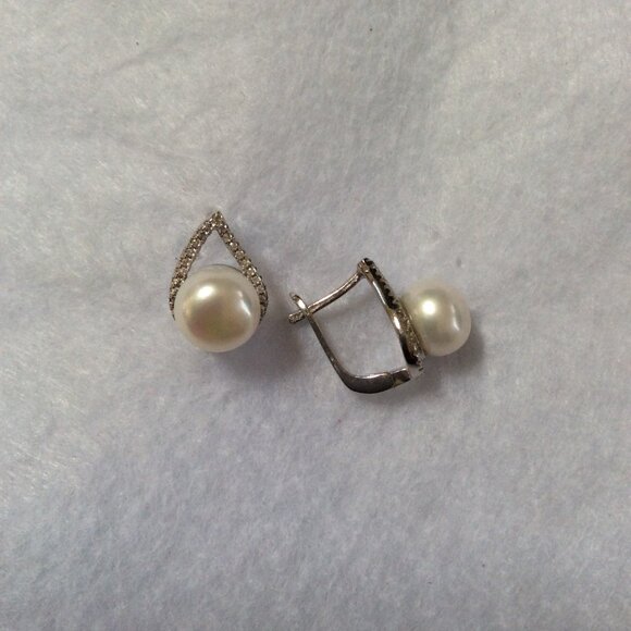 NWT 14K WHITE GOLD Round White Pearl 12mm Earrings MSRP $495 - Picture 5 of 5